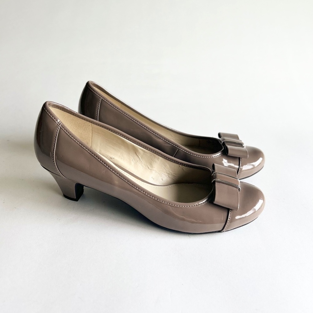 Naturalizer Grey Brown Patent Leather Bow Pumps size 8.5